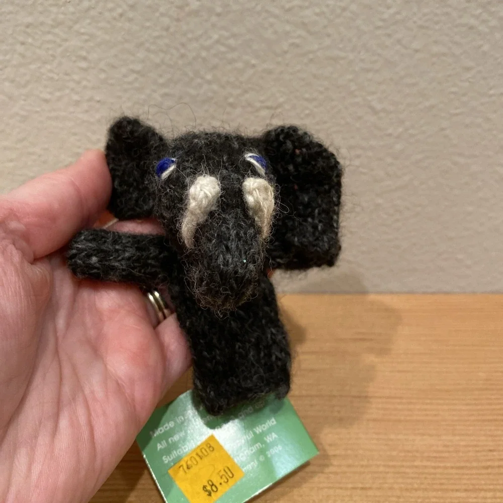 NWT Elephant Finger Puppet Alpaca 2006 NOS‎